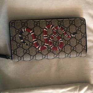Gucci kingsnake print gg supreme zip around wallet